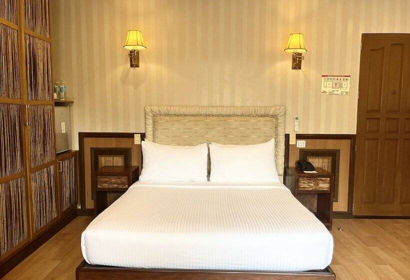 غرفة ديلوكس مطلة على حمام السباحة, Red Coconut Beach Hotel Boracay