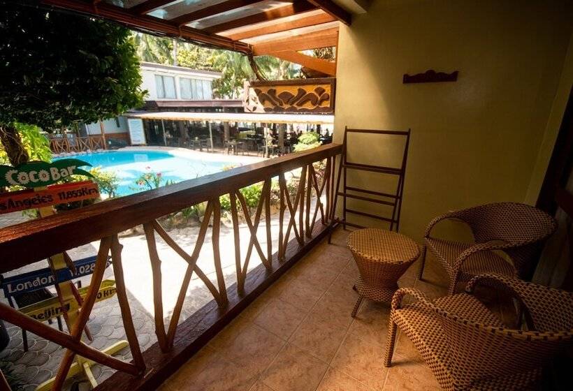 غرفة ديلوكس مطلة على حمام السباحة, Red Coconut Beach Hotel Boracay