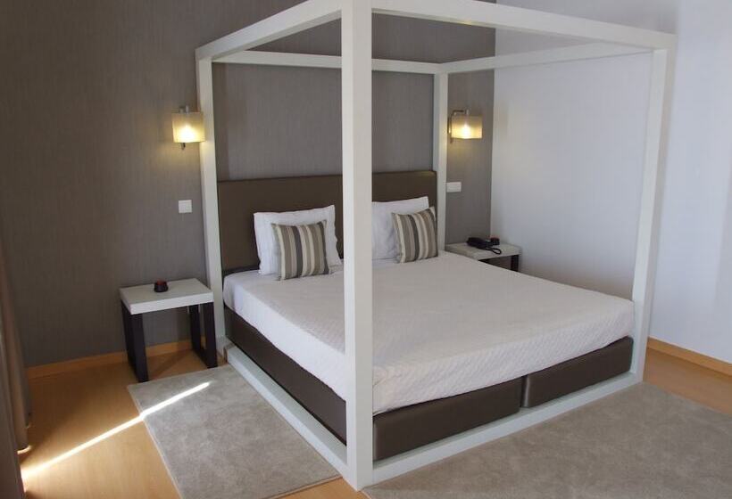 سوئیت با بالکن, Casa Do Vale