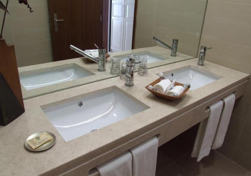 سوئیت با بالکن, Casa Do Vale