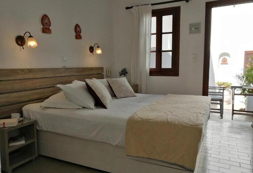 スタンダードルーム, Christina Hotel, Adults Only, Heated Salt Water Pool