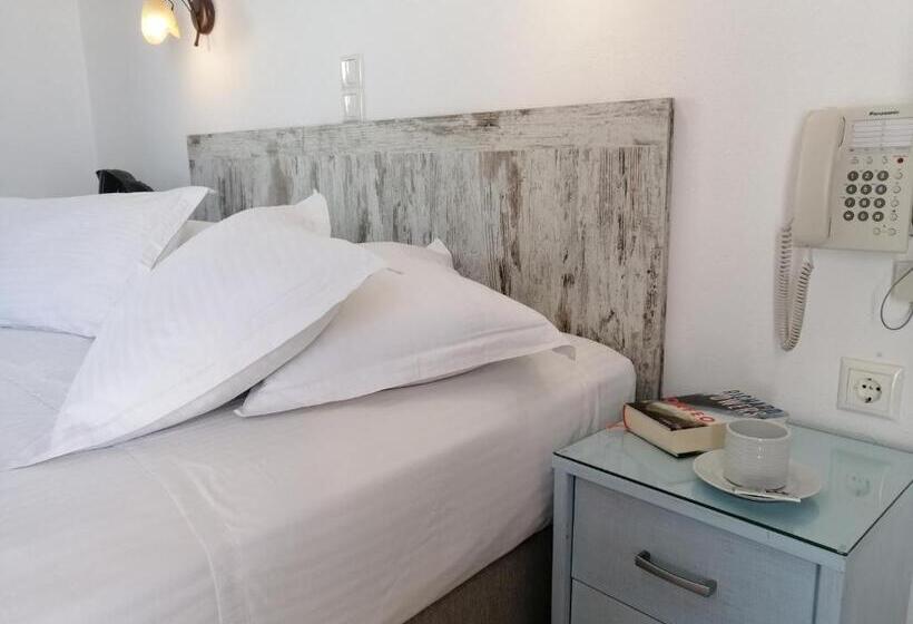 サイドオーシャンビュースタンダードルーム, Christina Hotel, Adults Only, Heated Salt Water Pool