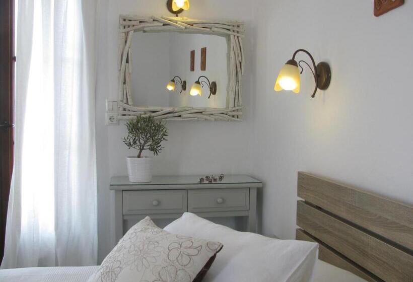 サイドオーシャンビュースタンダードルーム, Christina Hotel, Adults Only, Heated Salt Water Pool