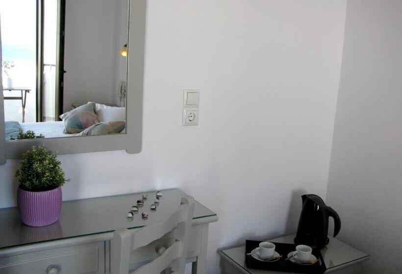 サイドオーシャンビュースタンダードルーム, Christina Hotel, Adults Only, Heated Salt Water Pool