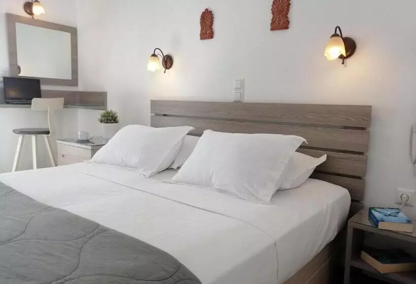 サイドオーシャンビュースタンダードルーム, Christina Hotel, Adults Only, Heated Salt Water Pool