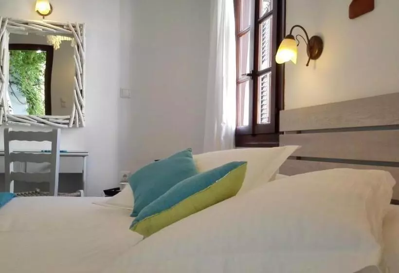 上層階スタンダードルーム, Christina Hotel, Adults Only, Heated Salt Water Pool