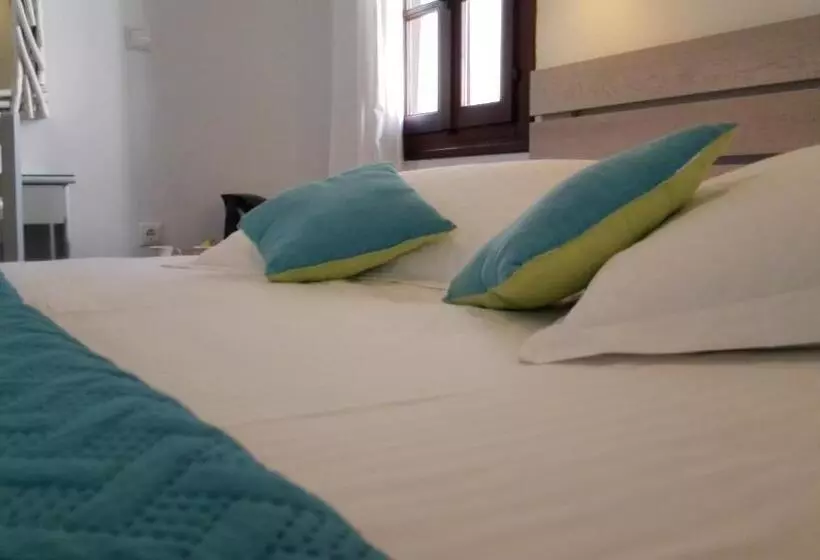 テラス付きスタンダードルーム, Christina Hotel, Adults Only, Heated Salt Water Pool