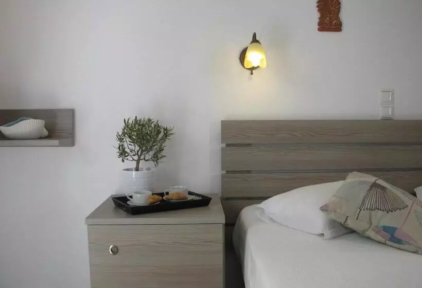 テラス付きスタンダードルーム, Christina Hotel, Adults Only, Heated Salt Water Pool