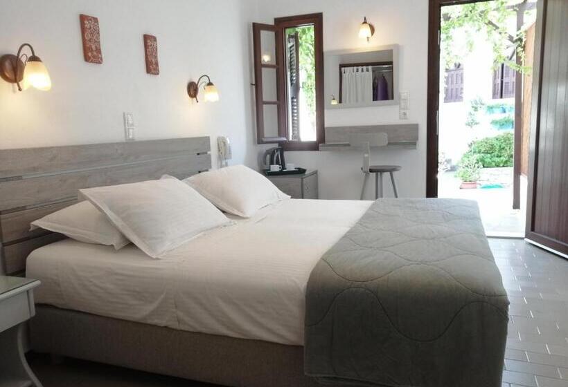 스탠다드 테라스 룸, Christina Hotel, Adults Only, Heated Salt Water Pool