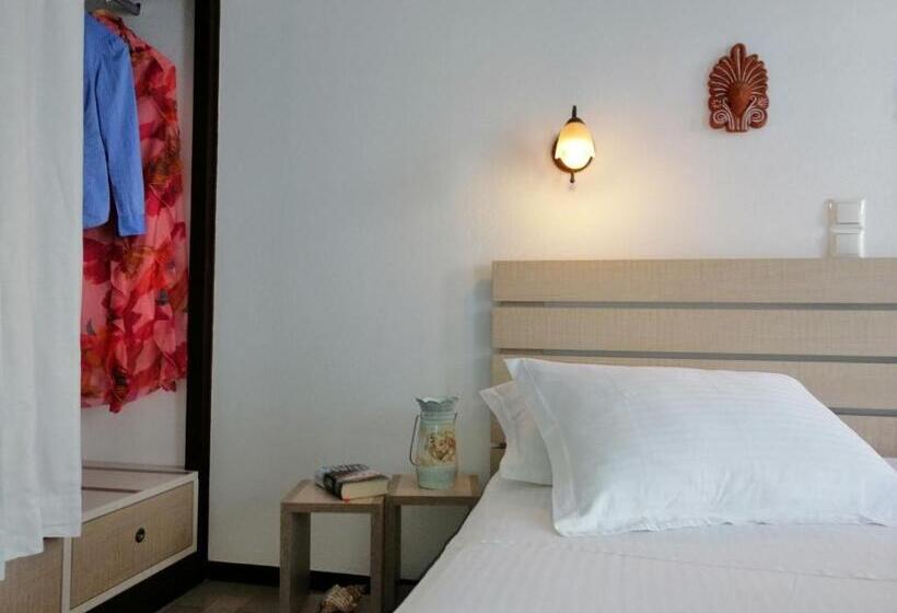Номер Стандарт с Террасой, Christina Hotel, Adults Only, Heated Salt Water Pool