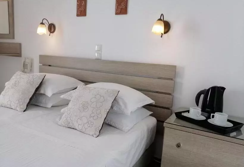 プールビュースタンダードルーム, Christina Hotel, Adults Only, Heated Salt Water Pool
