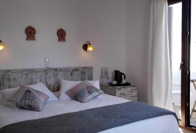 プールビュースタンダードルーム, Christina Hotel, Adults Only, Heated Salt Water Pool