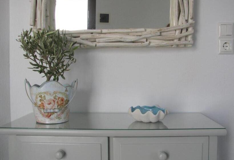 スタンダードルーム, Christina Hotel, Adults Only, Heated Salt Water Pool