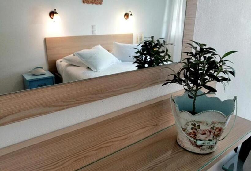 スタンダードルーム, Christina Hotel, Adults Only, Heated Salt Water Pool