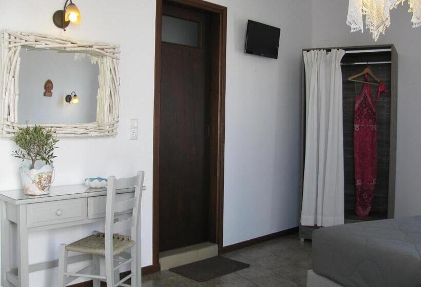 Номер Стандарт Боковой Вид на Море, Christina Hotel, Adults Only, Heated Salt Water Pool