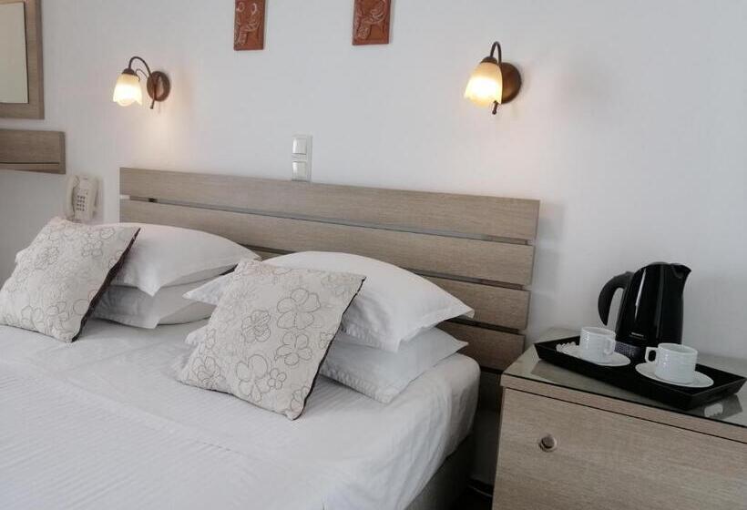 Номер Стандарт Верхний Этаж, Christina Hotel, Adults Only, Heated Salt Water Pool