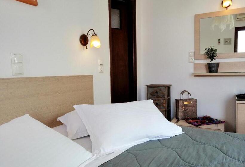 Номер Стандарт Верхний Этаж, Christina Hotel, Adults Only, Heated Salt Water Pool
