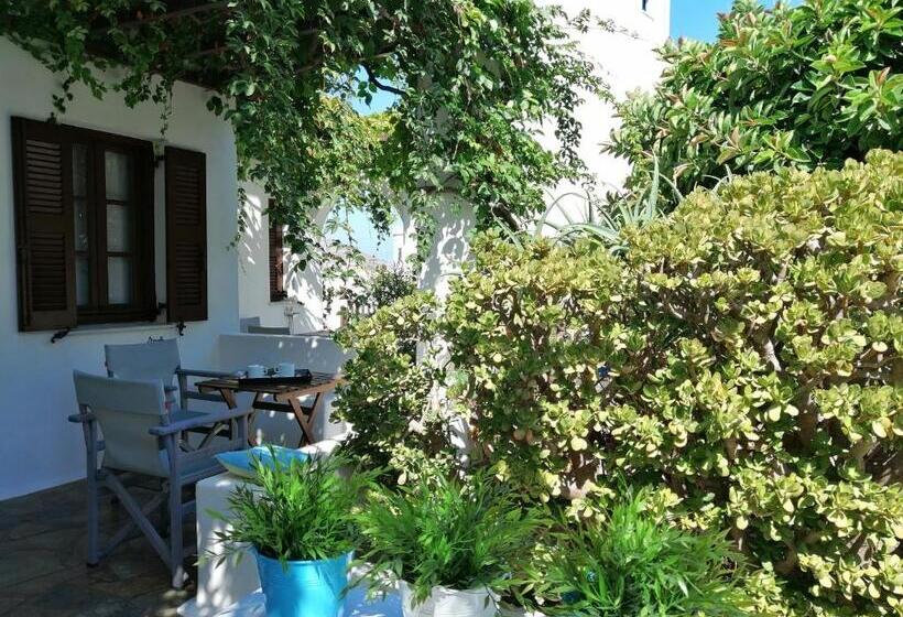 テラス付きスタンダードルーム, Christina Hotel, Adults Only, Heated Salt Water Pool