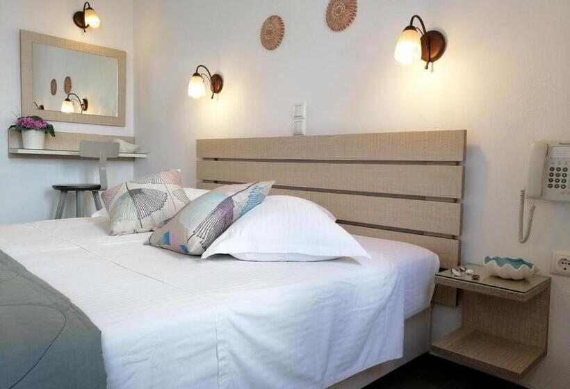 Номер Стандарт с Террасой, Christina Hotel, Adults Only, Heated Salt Water Pool