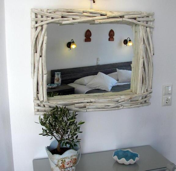 Номер Стандарт Вид на Бассейн, Christina Hotel, Adults Only, Heated Salt Water Pool