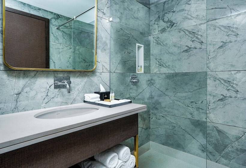 جناح مطلّ علي حمام السباحة, Doubletree By Hilton Hotel Goa   Arpora   Baga