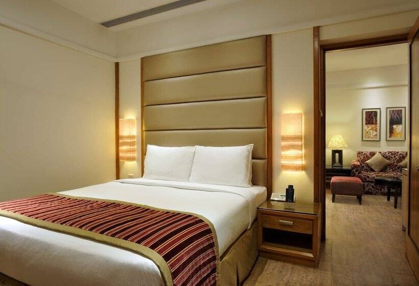 Люкс Вид на Бассейн, Doubletree By Hilton Hotel Goa   Arpora   Baga