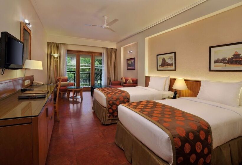 غرفة قياسية مطلّة علي حمام السباحة, Doubletree By Hilton Hotel Goa   Arpora   Baga