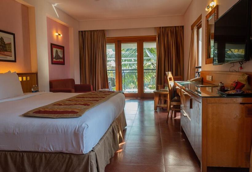 غرفة قياسية مطلّة علي حمام السباحة, Doubletree By Hilton Hotel Goa   Arpora   Baga