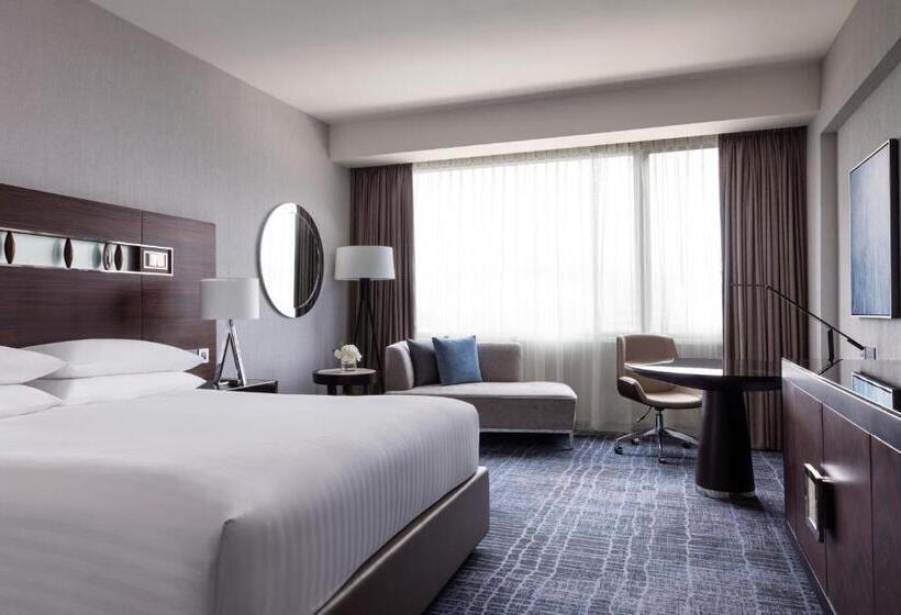 اتاق اجرایی با تخت بزرگ, Hong Kong Skycity Marriott