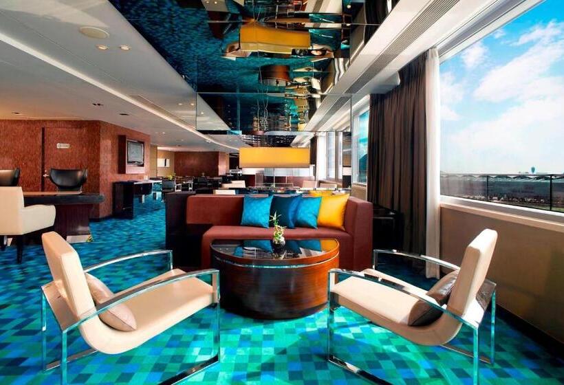 اتاق اجرایی با چشم‌انداز دریا, Hong Kong Skycity Marriott