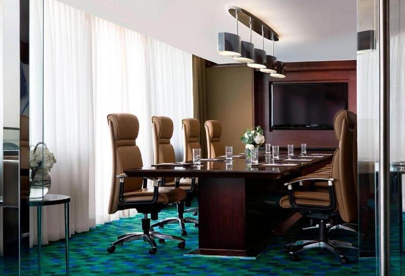 اتاق اجرایی با چشم‌انداز دریا, Hong Kong Skycity Marriott