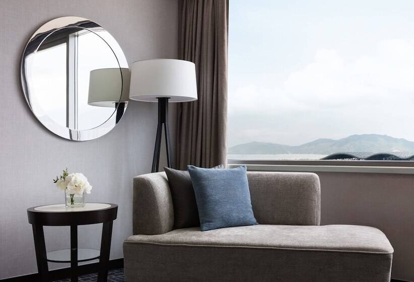 اتاق اجرایی با چشم‌انداز دریا, Hong Kong Skycity Marriott