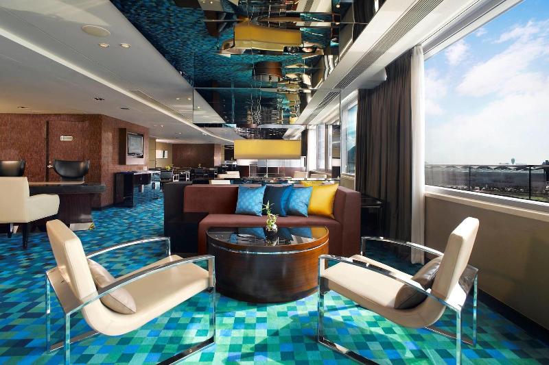 اتاق اجرایی با تخت بزرگ, Hong Kong Skycity Marriott