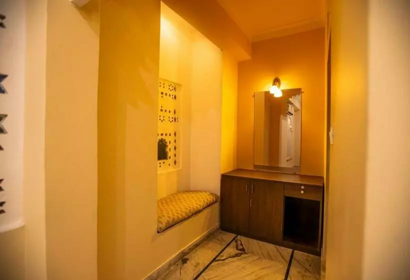 اتاق لوکس, Hostel Mantra