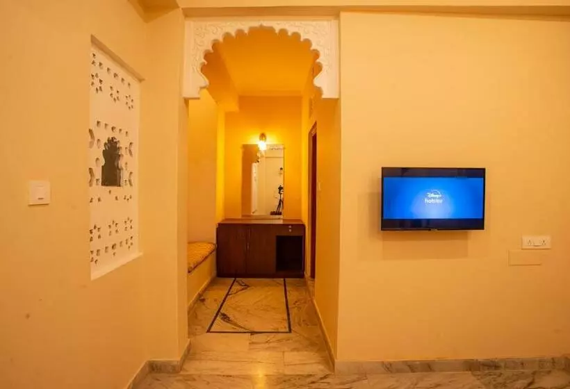 اتاق لوکس, Hostel Mantra