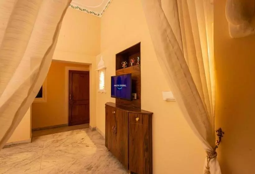 Superior room with lake view, Hostel Mantra