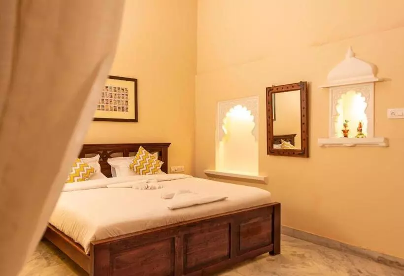 Superior room with lake view, Hostel Mantra