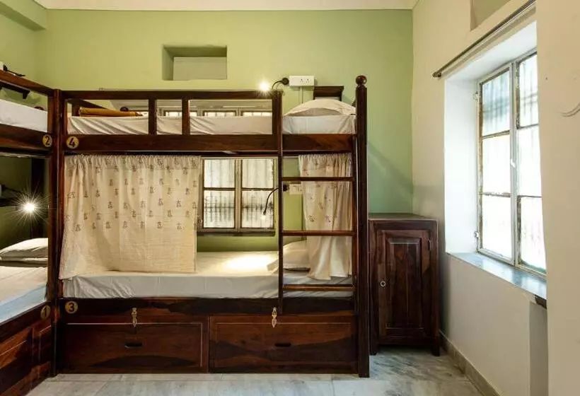 تختخواب در اتاق مشترک, Hostel Mantra