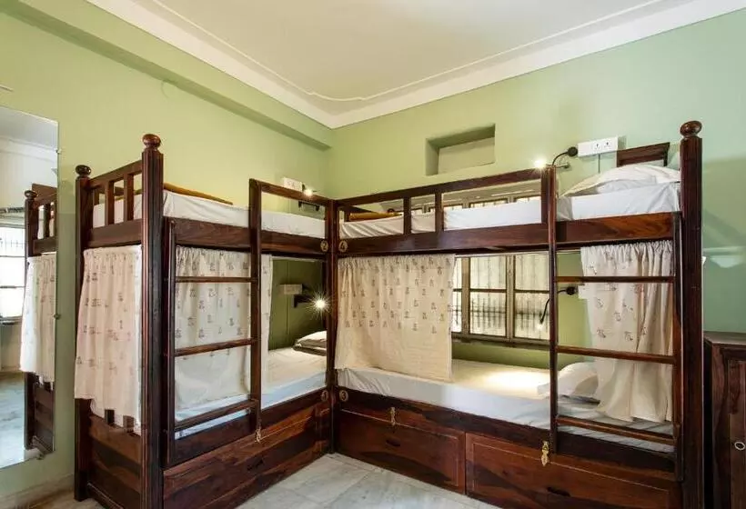 تختخواب در اتاق مشترک, Hostel Mantra