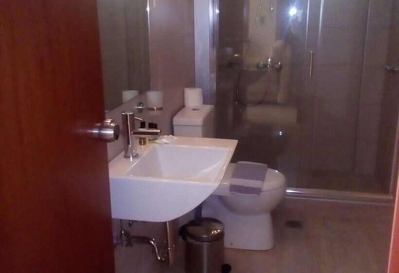 דירת שני חדרים, Kronos