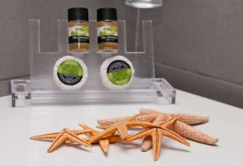 חדר משפחתי, Kronos