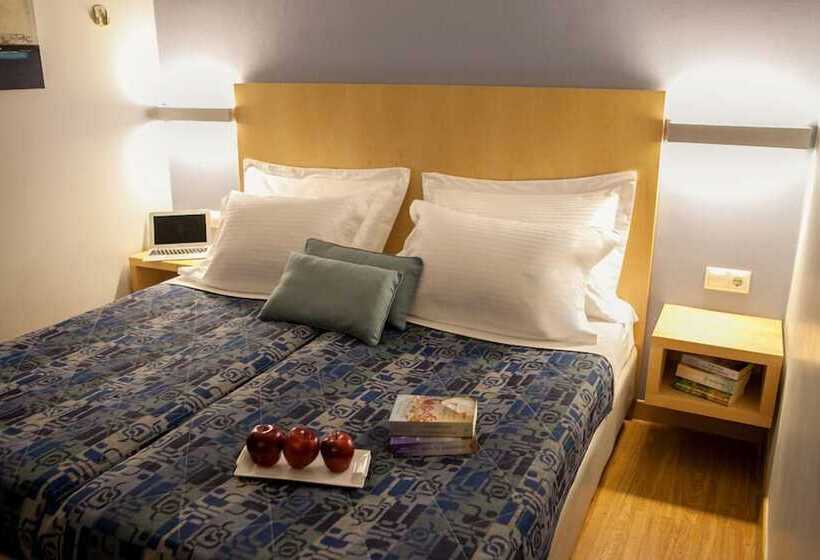 חדר משפחתי, Kronos