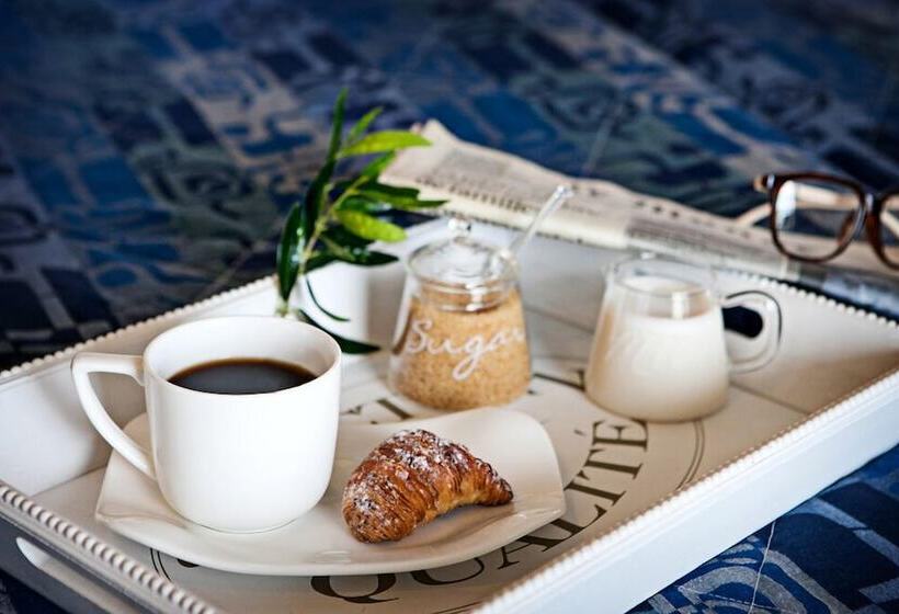 דירת שני חדרים, Kronos