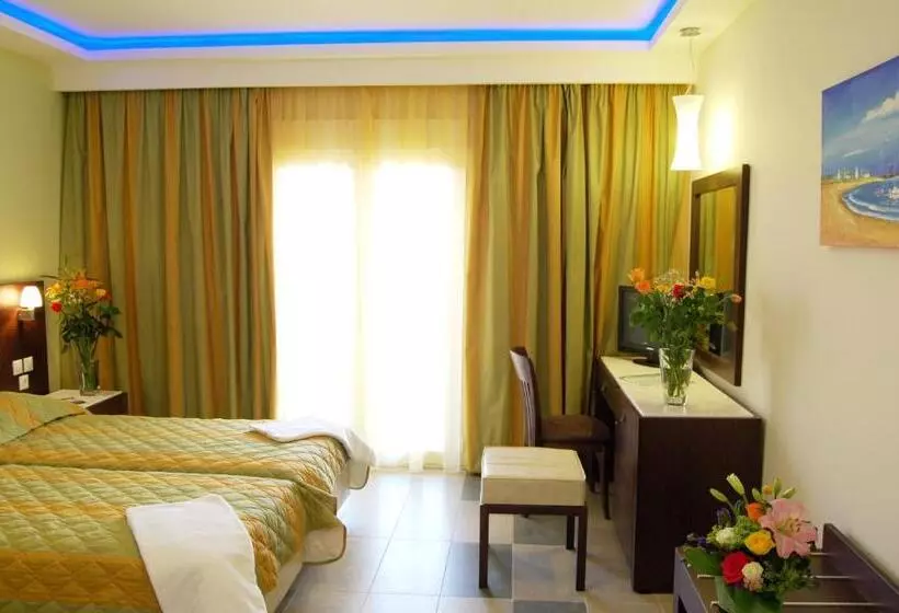 اتاق استاندارد سه نفره, Majestic Hotel & Spa