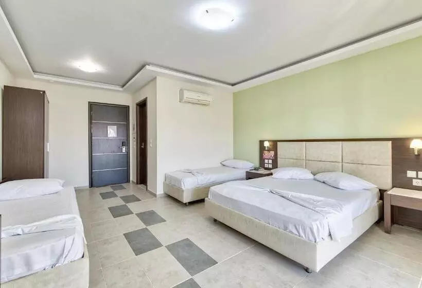 اتاق استاندارد چهار تخته, Majestic Hotel & Spa