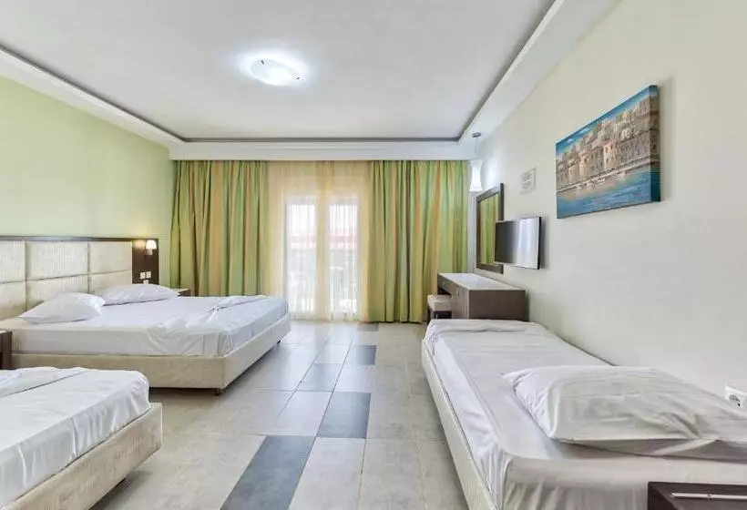 اتاق استاندارد چهار تخته, Majestic Hotel & Spa