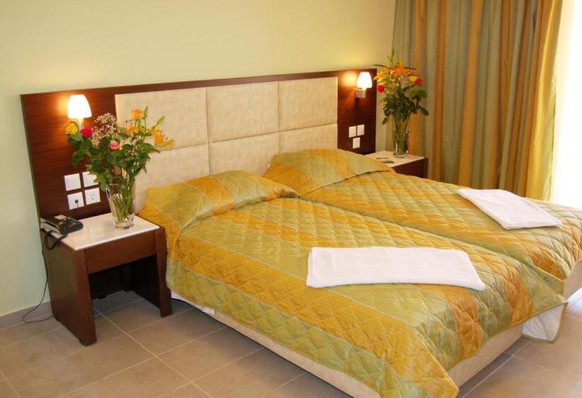 اتاق استاندارد چهار تخته, Majestic Hotel & Spa