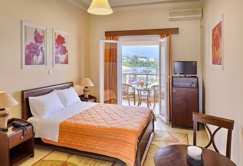 Номер Стандарт Боковой Вид на Море, Molfetta Beach