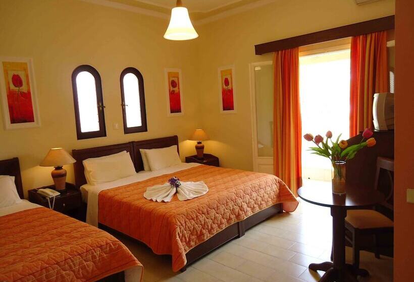 Трехместный Номер Стандарт Боковой Вид на Море, Molfetta Beach