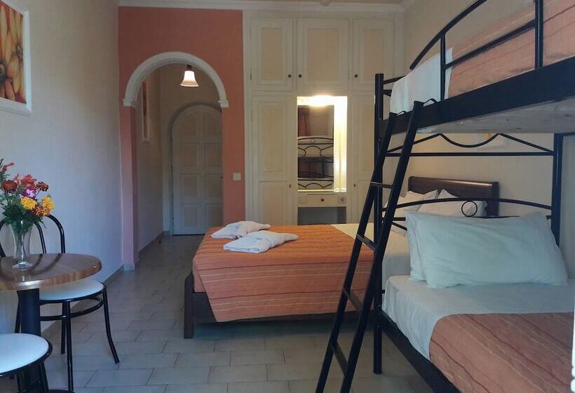 Номер Стандарт Четырехместный Боковой Вид на Море, Molfetta Beach